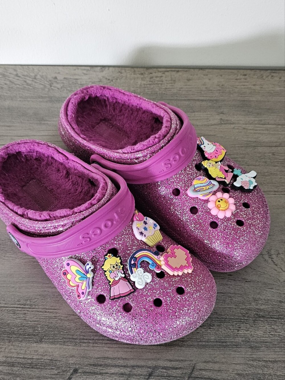 Crocs Girl Glitter Pink Plum Magenta Cute Fuzzy Clog Charms Rainbow Heart J 2